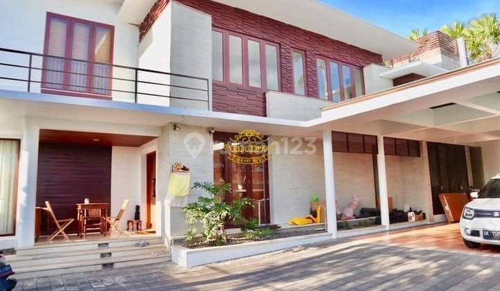 5 Bedrooms Villa With Grade A Construction In Kerobokan 1