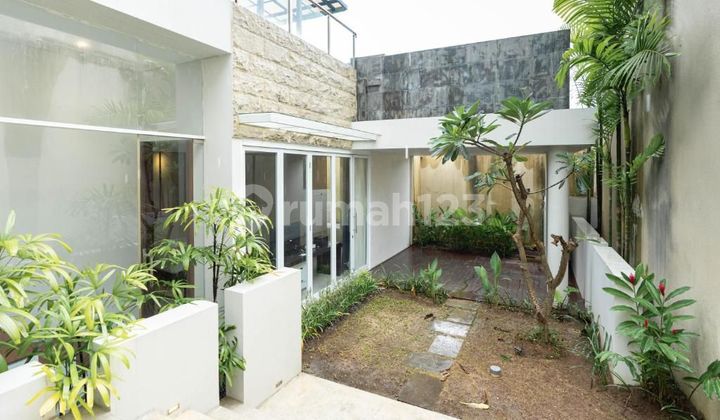 Villa With One Gate System In Nusa Dua