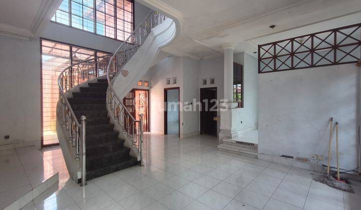 Sell Fast! Strategic House Near Living World Gatot Subroto Mall 2