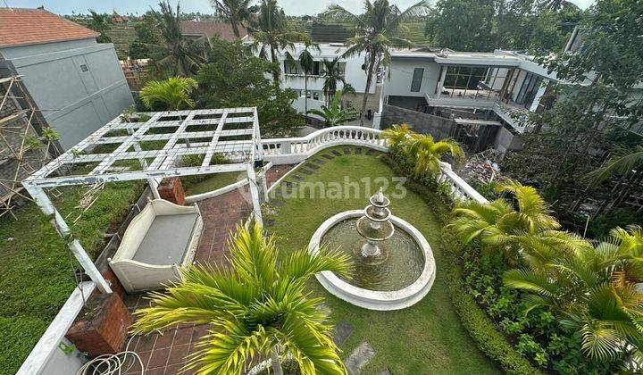 Luxury 5 Bedrooms Villa Walking Distance To Pererenan Beach 1