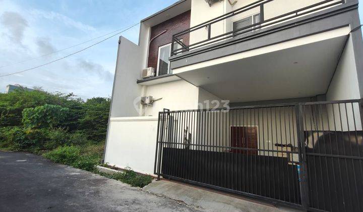 Quick sale of a modern minimalist house near the toll road, South Denpasar 1