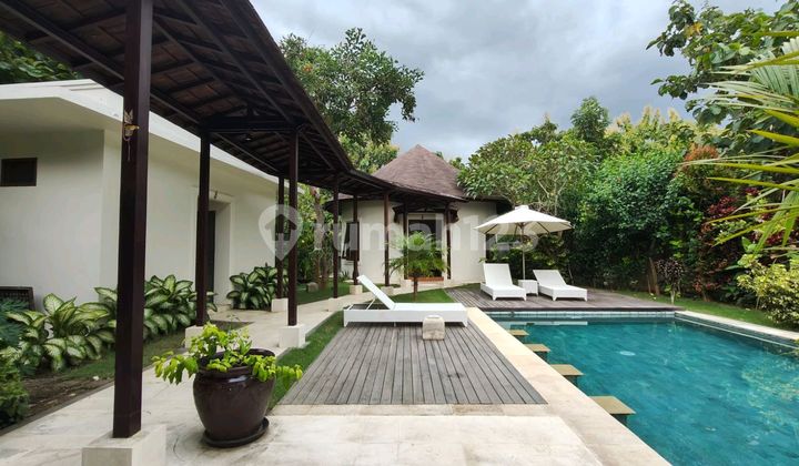 5 Bedrooms Villa At Quite Neigbourhood In Jimbaran 5 Bedrooms Villa At Quite Neigbourhood In Jimbaran