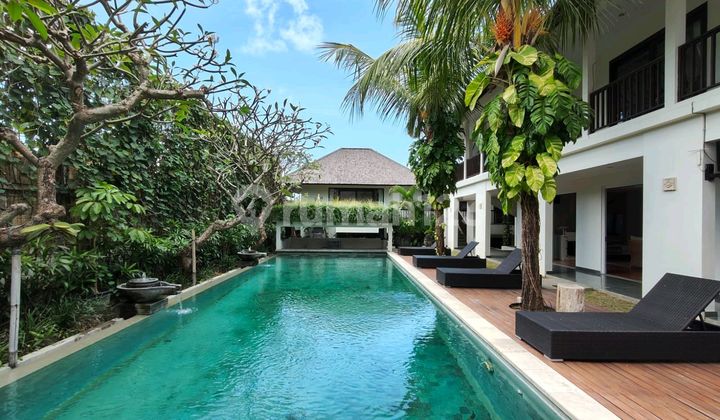 Leasehold 22 Years, Luxury Villa Walking Distance To Berawa Beach, Canggu