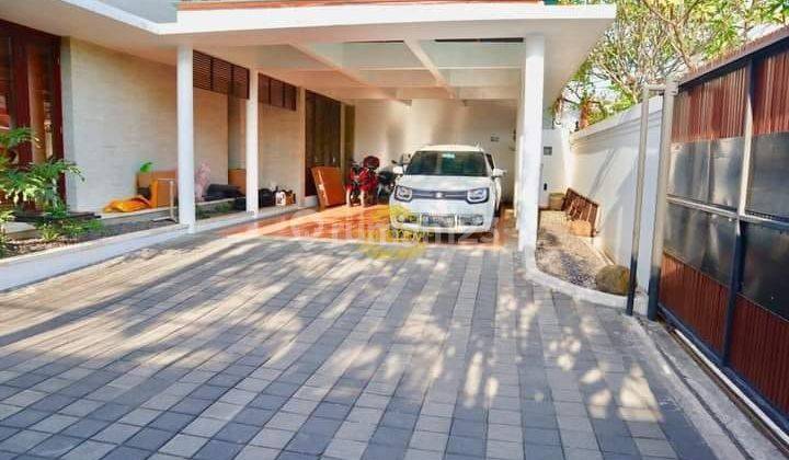 5 Bedrooms Villa With Grade A Construction In Kerobokan 2