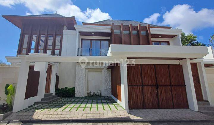 Brand New Modern Luxury Villa With Rooftop In Sawangan, Nusa Dua 1