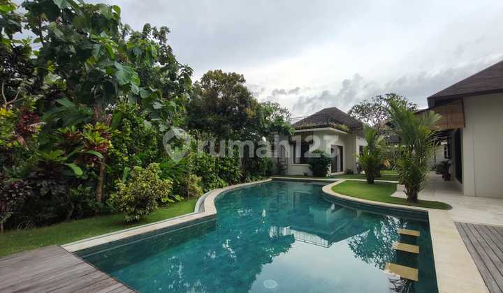 5 Bedrooms Villa At Quite Neigbourhood In Jimbaran 2