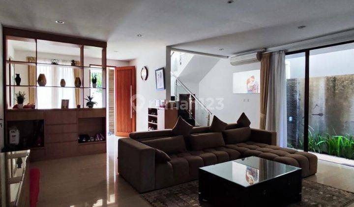 
luxury House In Elite Residential, Gatot Subroto Timur 2