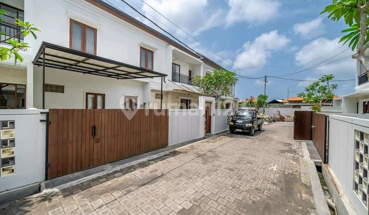 Villa Kerobokan Bangunan Baru di Kawasan Perumahan Elit