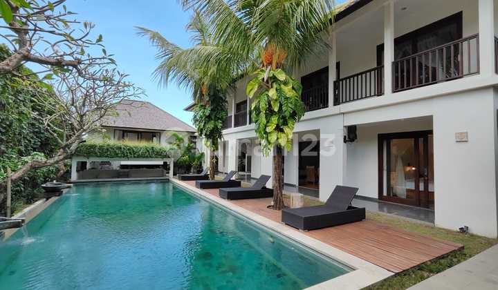 Leasehold 22 Years, Luxury Villa Walking Distance To Berawa Beach, Canggu 2