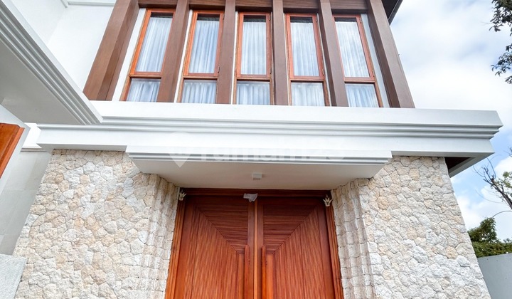 4 Kamar Tidur Vila Modern Dengan Taman & Pemandangan Laut Di Sawangan, Nusa Dua 2