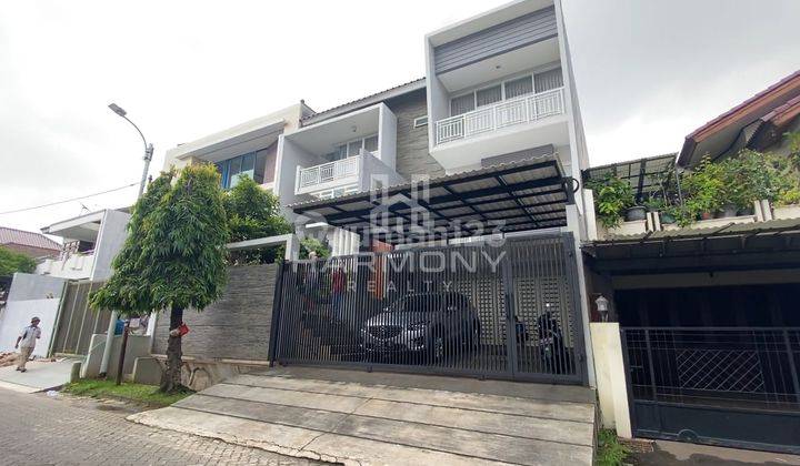 Rumah 3 Lantai Semi Furnished di Prima Kedoya, Jakarta Barat 1