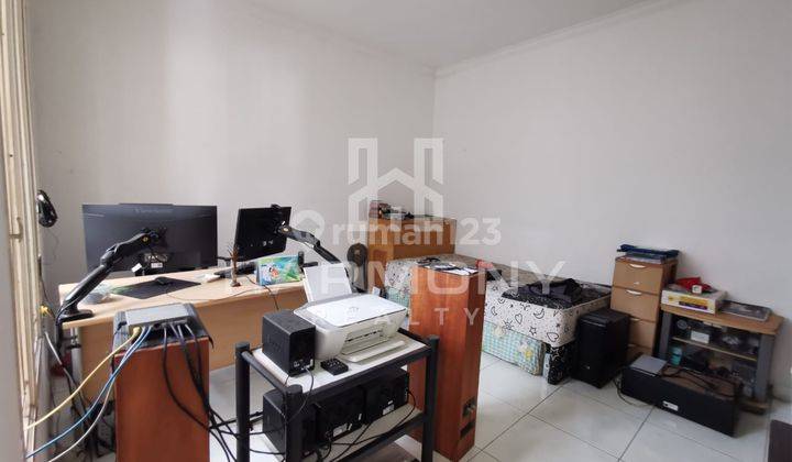 Rumah 2 Lantai Bagus di Sunrise Garden, Jakarta Barat 1