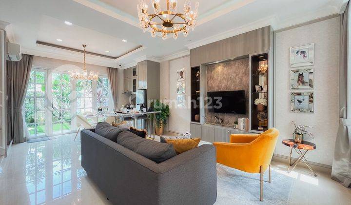 ruang keluarga rumah klasik modern terbaru di