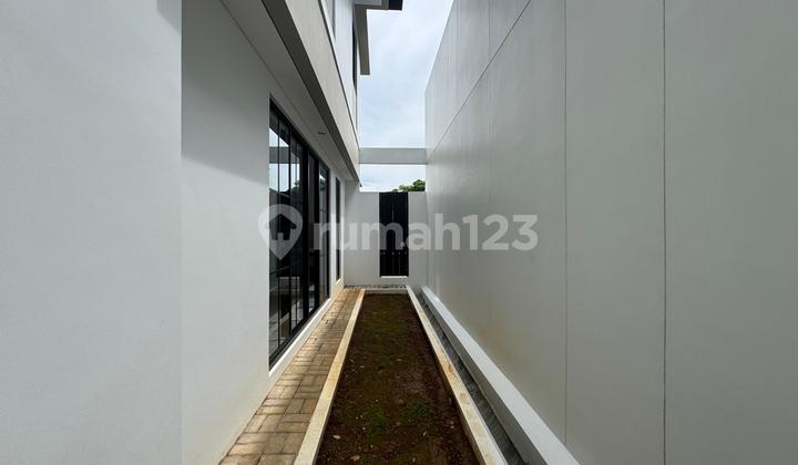 For Sale 3-Story Luxury House With Attic Room Ready to Occupy in Summarecon Bogor 2