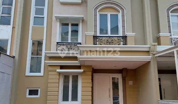 Rumah 3 Lantai split level dan Siap Huni di Gading Serpong 