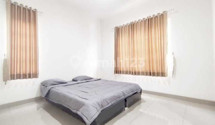 Rumah 3 Lantai Full Furnish di Omaha Village 2