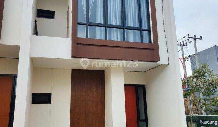 Jual Rumah cantik 2 lantai 600 jutaan di Kota Bandung
 2