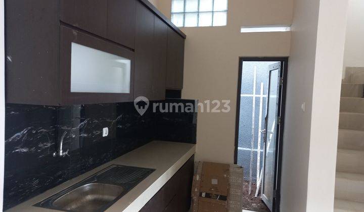 JARANG ADA rumah 2 lantai di TURANGGA kota Bandung harga 1 M an MURAH BANGET 
 2