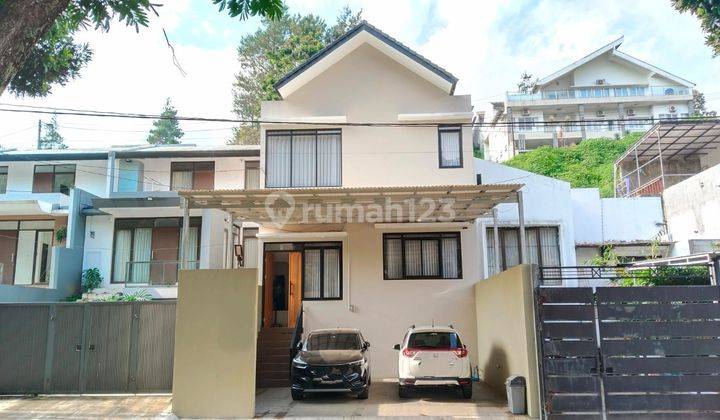 Jual Rumah CANTIK CARPORT BESAR dekat Gegerkalong Setiabudi Bandung 
 1