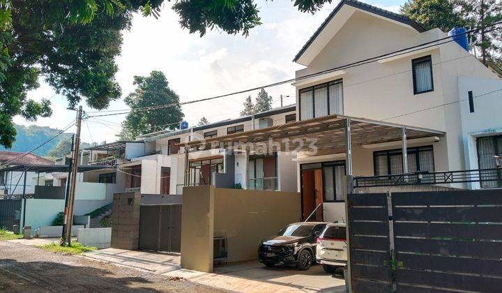 Jual Rumah CANTIK CARPORT BESAR dekat Gegerkalong Setiabudi Bandung 
 2