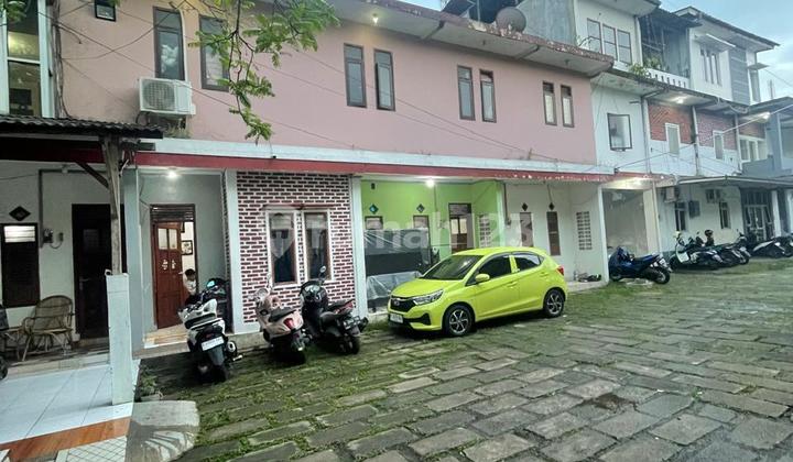 Large Boarding House for Sale with Car Access, Affordable Price Near Metro Indah Mall and Al Islam Soetta Hospital, Bandung.
