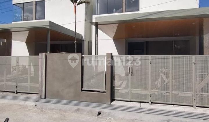 Rumah Baru Dan Cantik Perpaduan Industrial Desain Dan Tropical Modern Di Riung Sayap Margahayu Raya Metro Bandung Dijual
