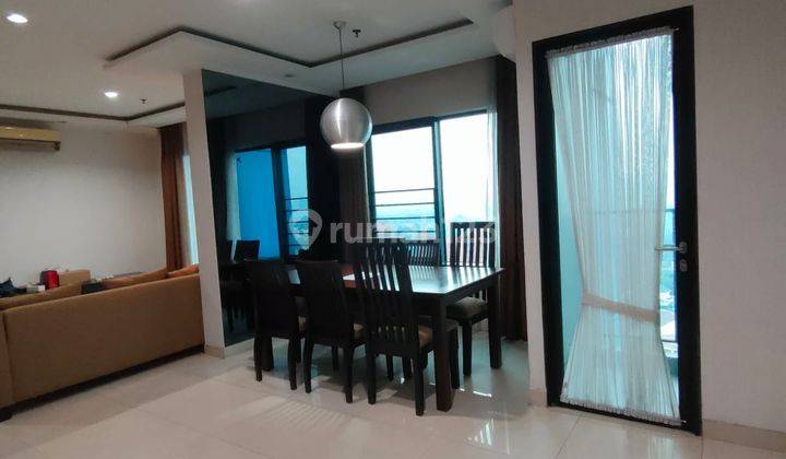 ruang keluarga apt. hamptons jual cepat murah,combine