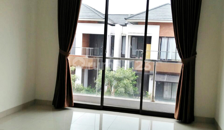 Beautiful 2-Story House in Discovery District Strategically Close to Fresh Market 2