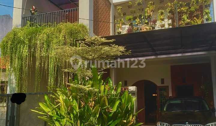 Bagus Modern Strategis 2 Lantai Villa Melati Mas, Bebas Banjir