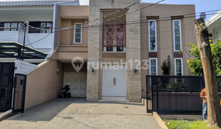 Luxury House for Rent, Strategic Location in Pinang Pondok Indah Building Luxury House for Rent, Strategic Location in Pinang Pondok Indah Building