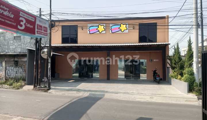 Cheap Connected Shophouse for Sale in Ciputat Area, South Tangerang