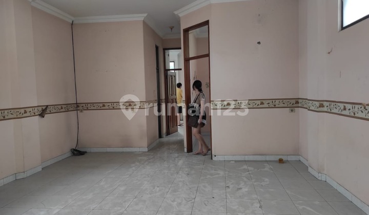 Dijual Ruko 4.5 Lantai Lokasi Strategis Di Tengah Kota. Dijual Ruko 4.5 Lantai Lokasi Strategis Di Tengah Kota.