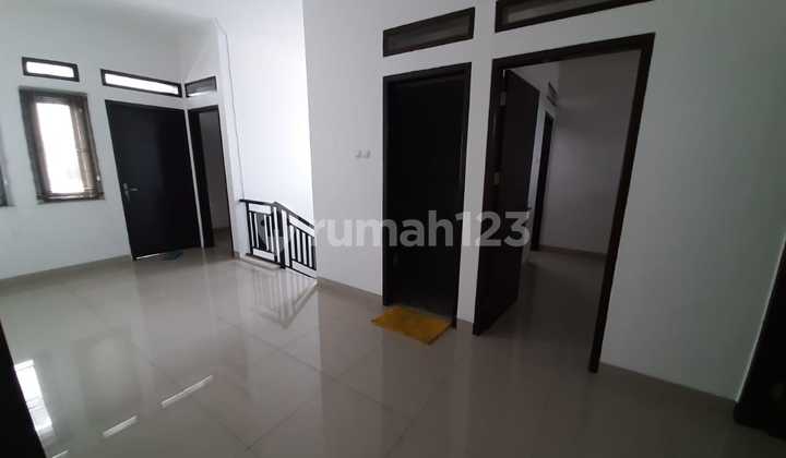 Disewakan Rumah Baru Minimalis 2 Lantai di Sayap Turangga