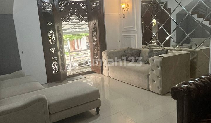 For Quick Sale: 2-Story Hook House in Kota Bali Residence 2
