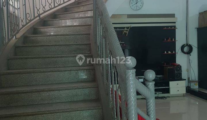 Dijual Rumah Megah 2 Lantai Di Taman Holis 1.  2