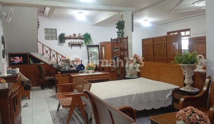 For Rent 2-Story Corner Commercial Space Near Soekarno Hatta Metro Station For Rent 2-Story Corner Commercial Space Near Soekarno Hatta Metro Station