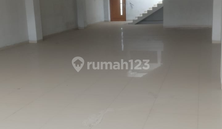 Disewakan Ruko 3 Lantai Mainroad Kopo Ketapang. 