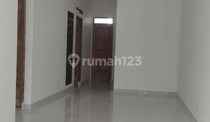 Rumah Minimalis di Cluster Taman Kopo Indah 1