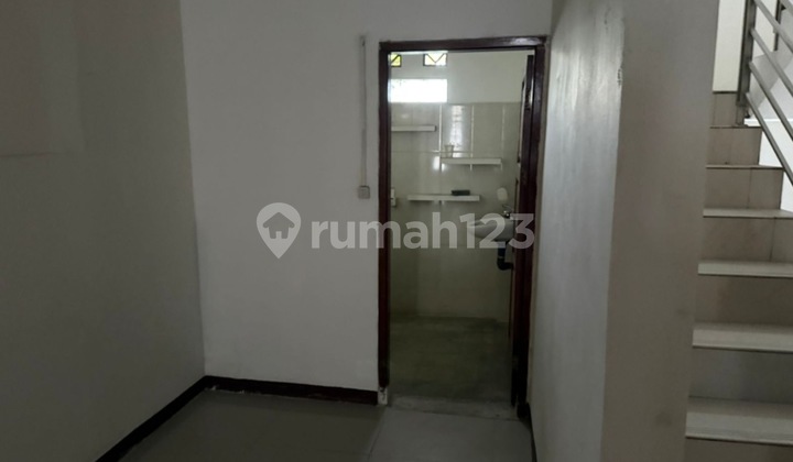 3-Story Shop House Ready for Occupancy in Terusan Kopo, Bandung 2