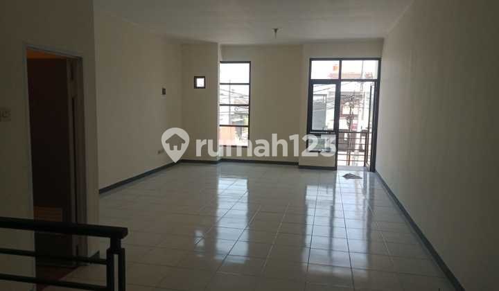 Strategic Ready-to-Use Shop House in Taman Kopo Ketapang 1