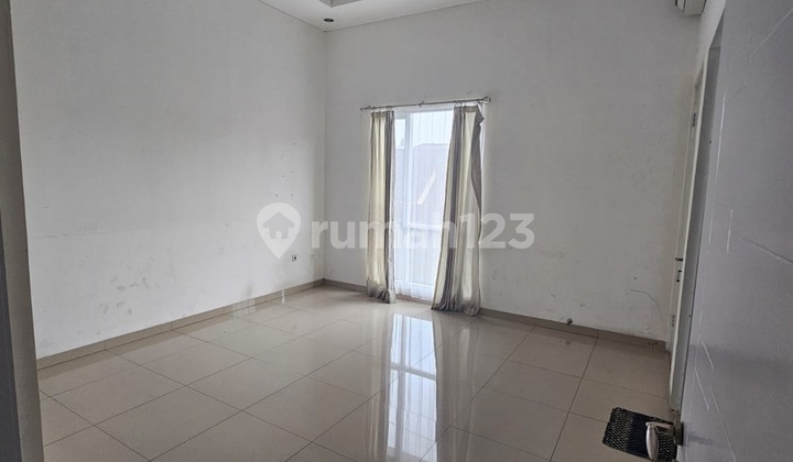 Cheap Rental House Suitable for Office in Mekarwangi