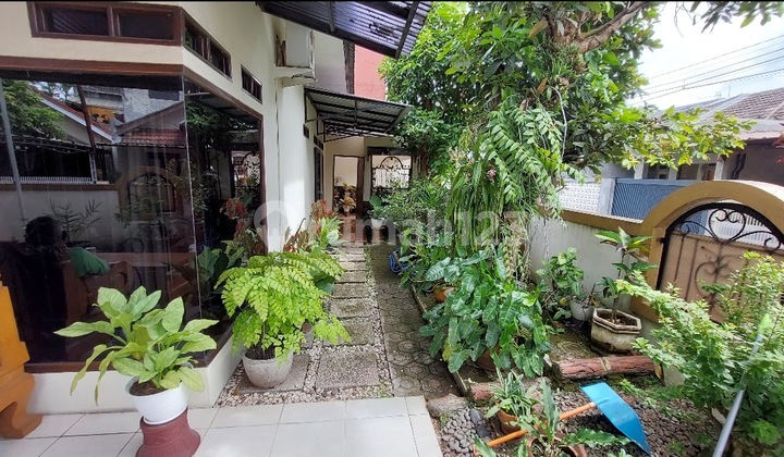 Rumah Hoek Bagus 2 Lantai di Antapani Bandung