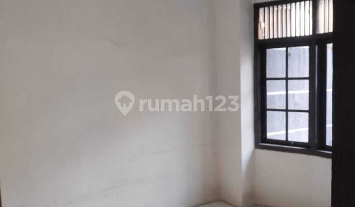 Disewakan Rumah 2 Lantai di Taman Kopo Indah 1 2