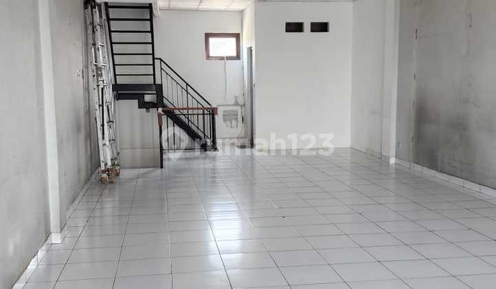 Disewakan Ruko 3.5 Lantai di Mainroad Mekar Wangi 