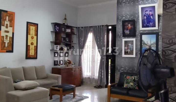 Jual Rumah Besar Terawat di Komplek Favorit Taman Kopo Indah Tki 3