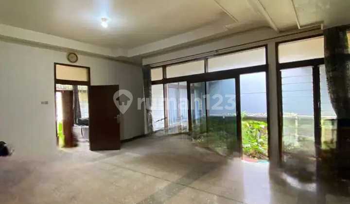 For rent: a spacious, comfortable, and strategically located house with a hook in Turangga, Bandung. For rent: a spacious, comfortable, and strategically located house with a hook in Turangga, Bandung.