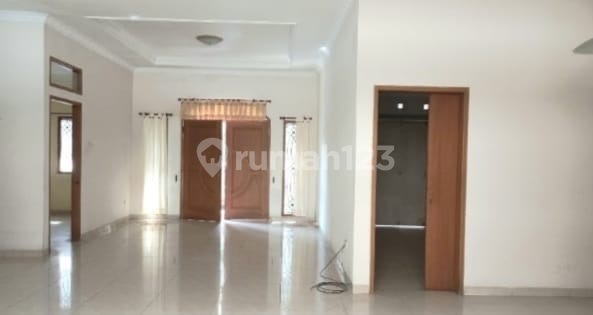 Dijual Rumah Siap Huni Lokasi Strategis di Taman Kopo Indah 3 Dijual Rumah Siap Huni Lokasi Strategis di Taman Kopo Indah 3