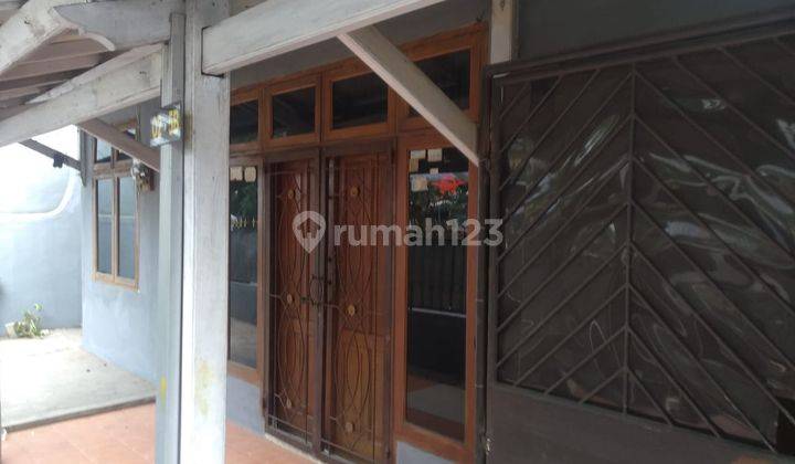 Disewakan Rumah 2 Lantai Depan Taman Di Margahayu Raya  2