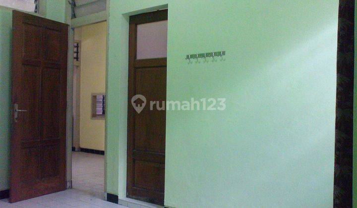Disewakan rumah di pusat kota, 5 menit dari simpang lima, bebas banjir, air sumur tidak asin. 5
