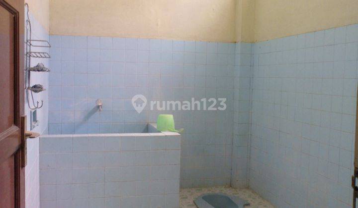 Disewakan rumah di pusat kota, 5 menit dari simpang lima, bebas banjir, air sumur tidak asin. 8